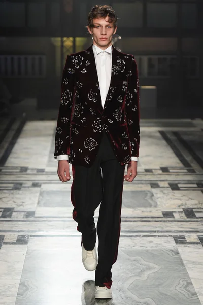 Look 30